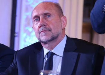 Perotti se redujo el sueldo a la mitad y su gabinete un 40%