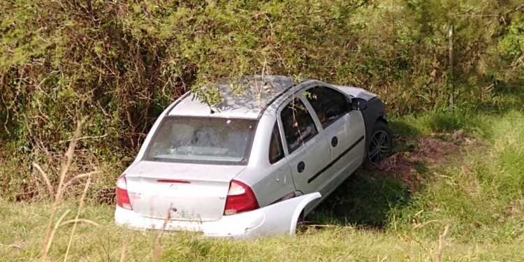 Una mujer lesionada tras despistar su auto en el ingreso a Gaboto