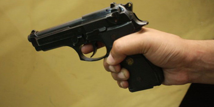 Irrumpieron en su casa y le dispararon cerca del pecho