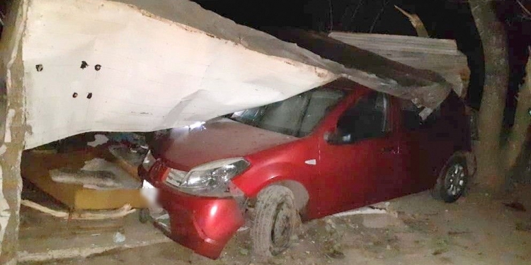 Despistó en Ruta 11 y se estrelló contra una vivienda precaria