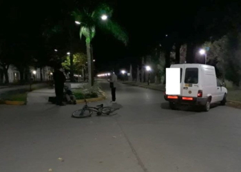 Una bicicleta y un utilitario colisionaron en una esquina de Barrancas