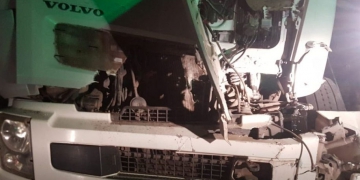 Timbúes: chofer quedó atrapado tras un fuerte choque entre camiones