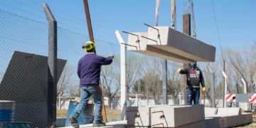 Timbuense comenzó la construcción de la tribuna en su cancha de fútbol