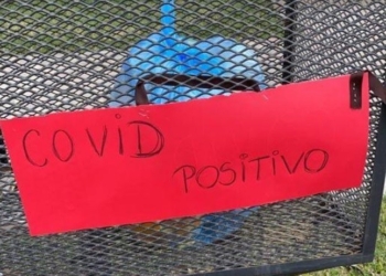 Dio positivo y puso un cartel para advertir a los recolectores