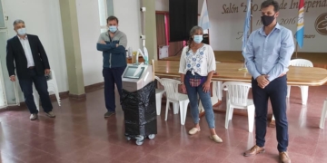 Diana entregó un respirador en la ciudad de San Genaro