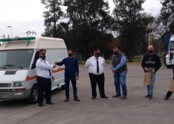 Bomberos de Oliveros recibieron la donación de un vehículo