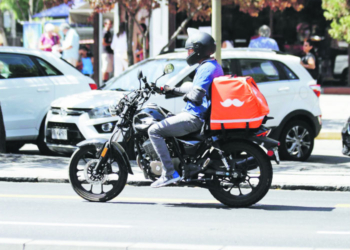 Bronca de bares de San Genaro: no pudieron trabajar ni con delivery