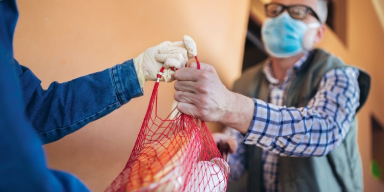 Pandemia y solidaridad en San Genaro: un grupo de voluntarios asiste a los vecinos