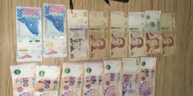 Tres menores detenidos tras golpear y asaltar un remisero en la región