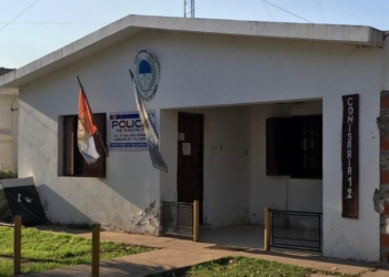 Gaboto: dos jóvenes en moto colisionaron contra un banco del Paseo Ribereño