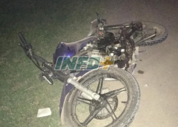 Una moto y un auto chocaron de frente en la ruta a Gaboto: un herido