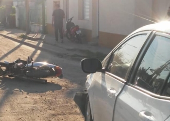Chocó con su auto y le dijo a la policía que llevaba droga debajo de la alfombra