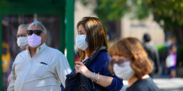 Crecen los contagios y analizan restringir actividades en la provincia