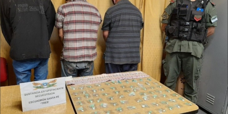 Allanamiento y tres detenidos con droga en Puerto San Martín