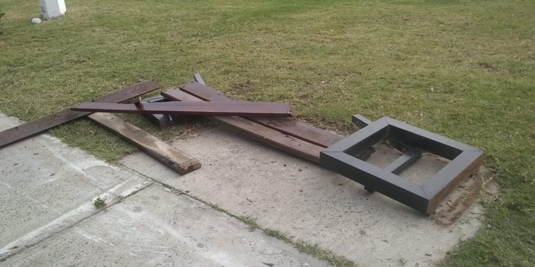 Otra vez destrozos en el Paseo Ribereño de Puerto Gaboto