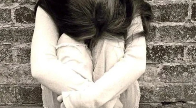 Abusó de su hija por 12 años y la dejó embarazada: piden 30 años de prisión