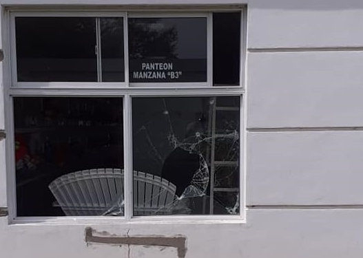 San Genaro: robaron cables, herramientas y placas de bronce en el cementerio