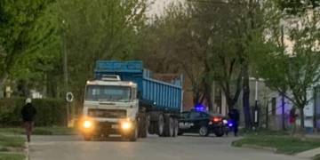 Un camión arrasó con los cables y un barrio se quedó sin luz