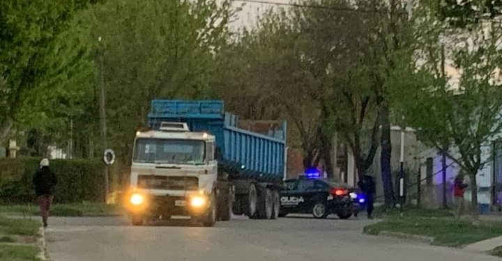 Un camión arrasó con los cables y un barrio se quedó sin luz