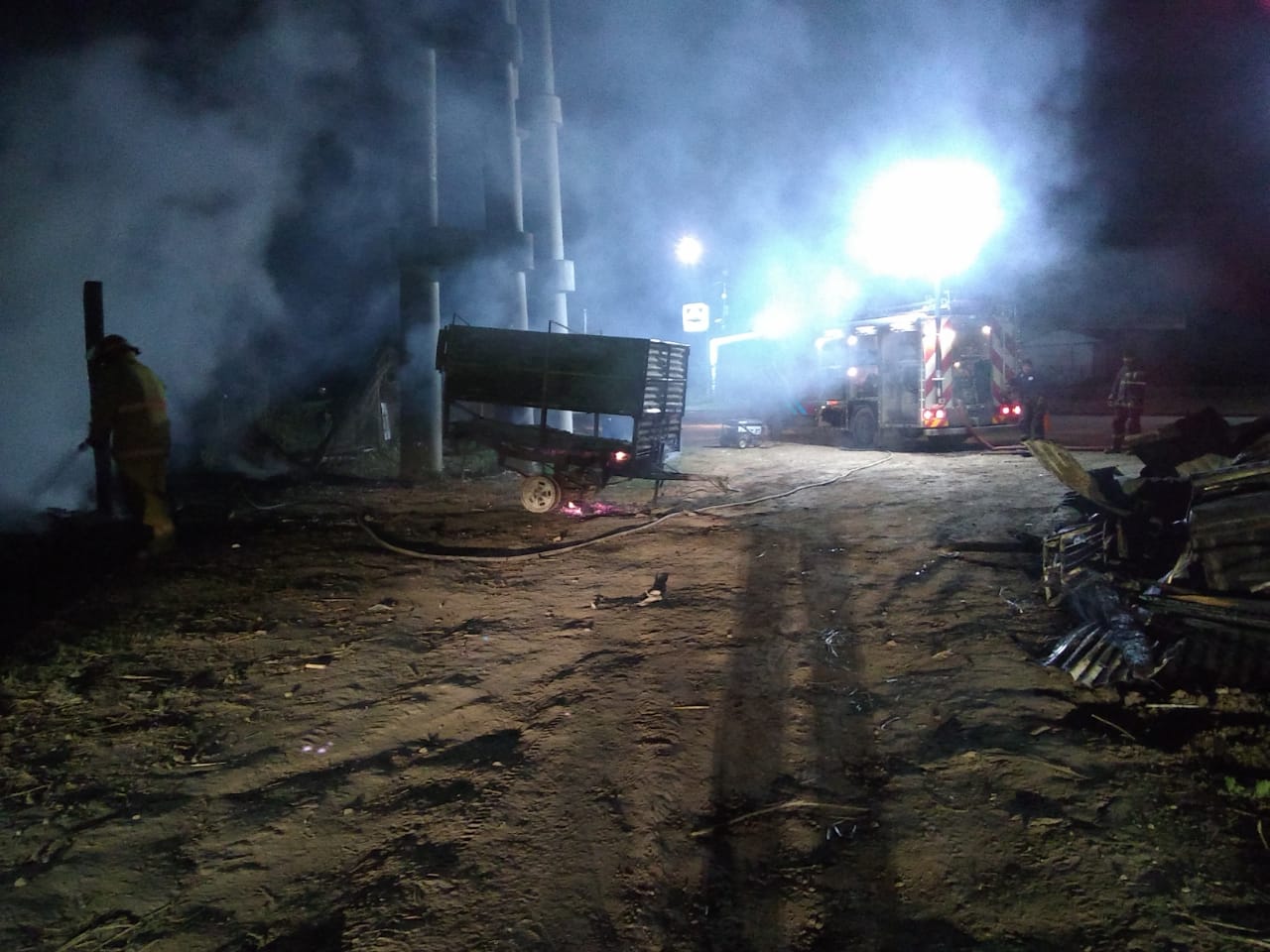 Un grave incendio consumió una vivienda precaria en Totoras