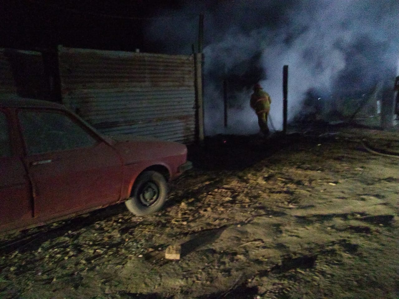 Un grave incendio consumió una vivienda precaria en Totoras