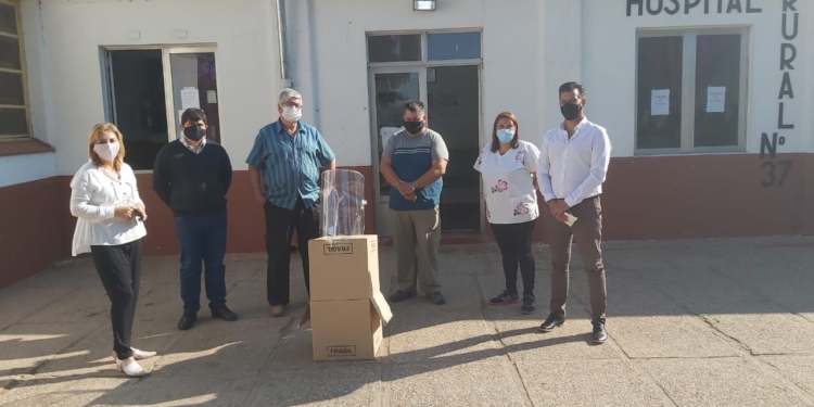 Diana entregó cascos para tratar pacientes Covid en Gaboto y Maciel