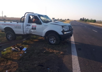 Despistó y chocó contra las barandas del puente del Arroyo de Monje