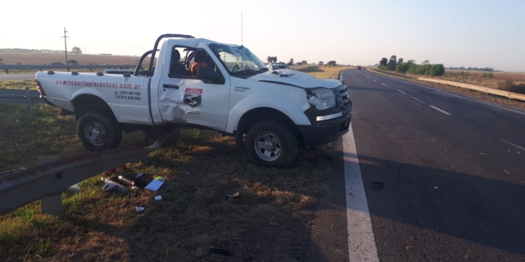 Despistó y chocó contra las barandas del puente del Arroyo de Monje