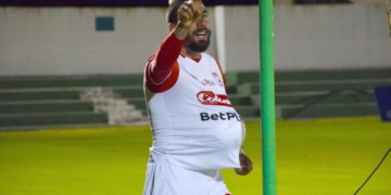 Pirueta, gol y triunfo para el oliverense Pato Cucchi en Colombia