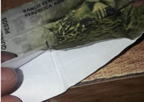 Indignación: le dieron dos billetes falsos de 500 pesos a un delivery de Maciel
