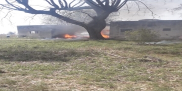 Un incendió afectó un depósito de colmenas y ardieron 100 cajones