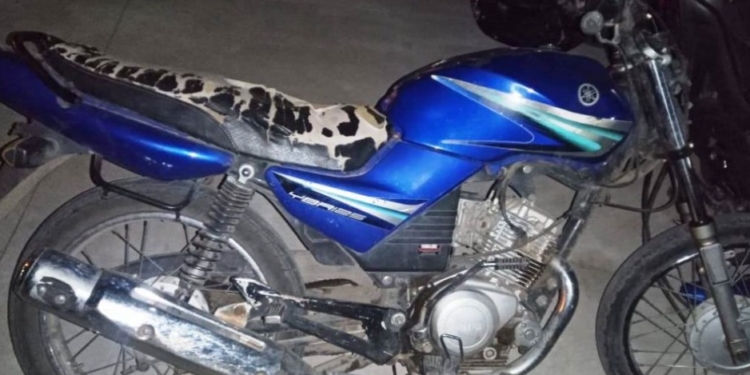 Embistió con su moto a un policía tras ser detenido en un control