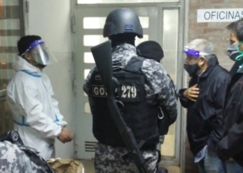 Un preso con Covid tomó de rehén a un policía corondino