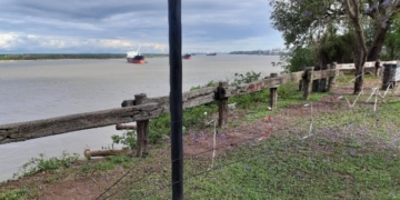 Susto y peligro: otro importante desprendimiento de la barranca en la región