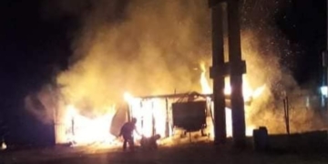 Un grave incendio consumió una vivienda precaria en Totoras