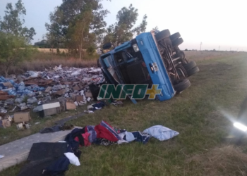 Impresionante despiste y vuelco en autopista: un chofer resultó herido