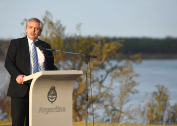 Dio negativo el hisopado a Alberto Fernández, pero seguirá aislado