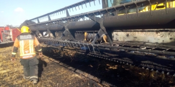 Ardió una cosechadora y parte de un campo entre Andino y Serodino