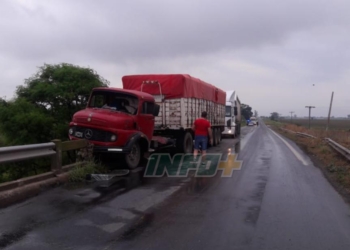 Serodino: un camión se chocó el angosto puente sobre ruta 91