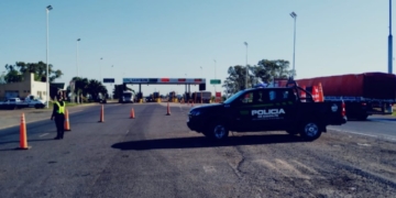 Cuatro delincuentes armados emboscaron a una familia en autopista