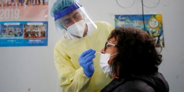 Los casos volvieron a estar por encima de los mil este lunes y 44 personas fallecieron