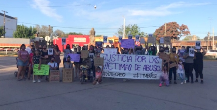 Marcharon por las calles de Timbúes contra la violencia de género