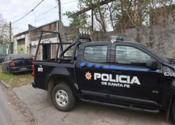 Forcejó con una mujer para meterla en una casa: fue detenido