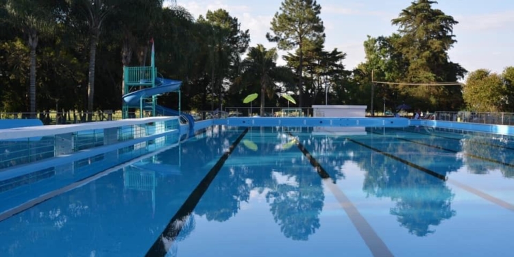 Los clubes de Totoras y San Genaro anunciaron el inicio de la temporada de pileta