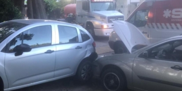 Un hombre se descompensó mientras conducía, chocó y murió