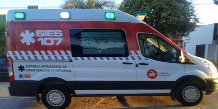 Un menor salió de la pileta, tocó una farola y sufrió una descarga eléctrica