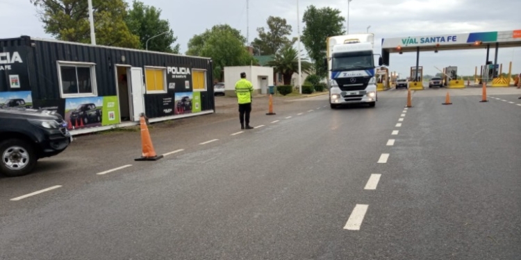 Un automovilista fue atacado a piedrazos y le robaron sobre autopista