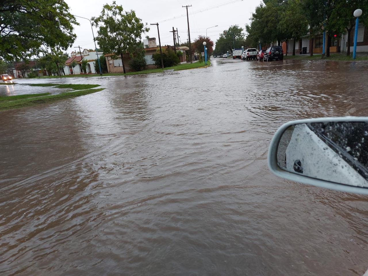 Llovieron 80 milímetros en una hora en San Genaro y hay calles anegadas