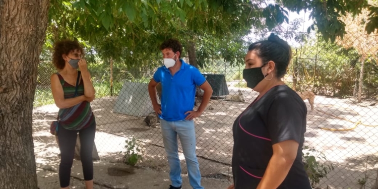Marcos Tomas entregó un aporte al Refugio de Animales de Totoras