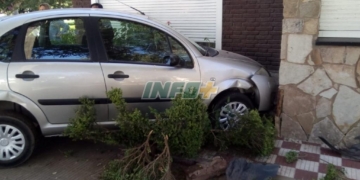 San Genaro: una mujer herida tras chocar con un auto y terminar contra una casa